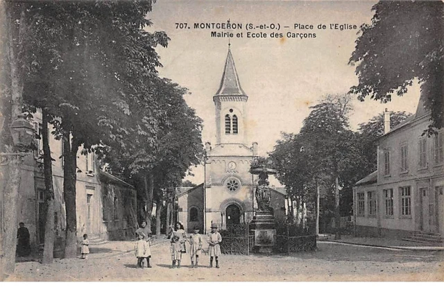 91 -Montgeron - SAN22353 - Place de l'Eglise - Mairie et Ecole des Garçons