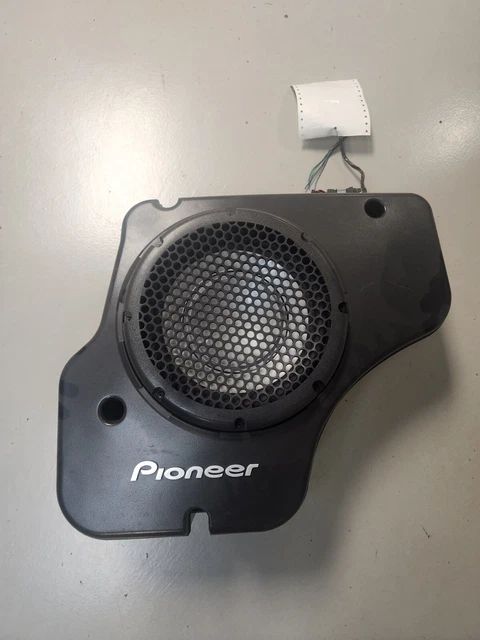07 Pontiac G5 Pioneer Subwoofer Mounted In Trunk 135778