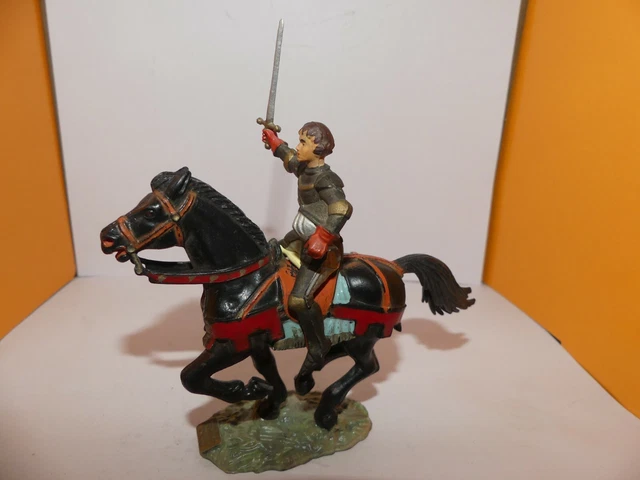Starlux / Le Moyen Age : Chevalier Sur Cheval Avec Robe Tres Belle