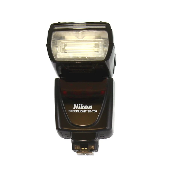 Nikon SB-700 Speedlight Flash [GN28M] {Bounce, Zoom} Swivel Head