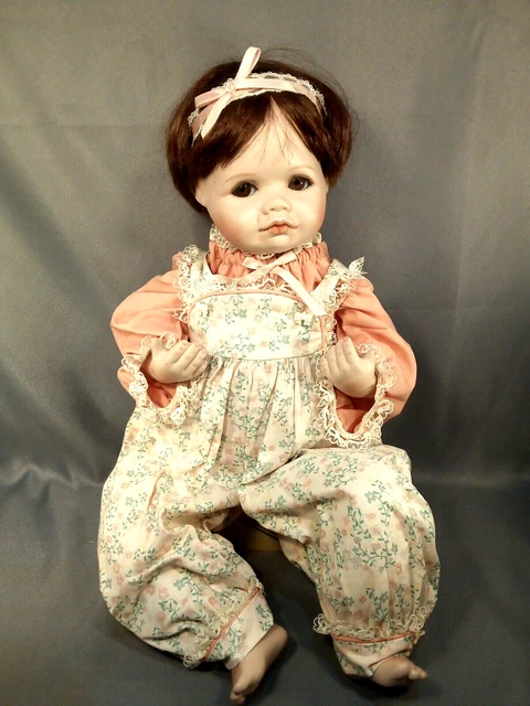 Porcelain doll   " Sara"   Hamilton Collection    18 " - 46 cm