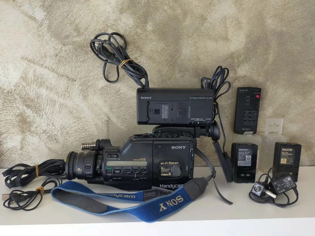 Camcorder Video Hi8 Sony CCD-TR808e caméscope (Defekt) in Collonges für