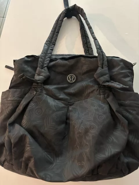 Lululemon Womens  Valley Triumph Peacock Embossed Gym/diaper Travel Bag VTG 2