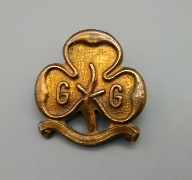 VINTAGE GIRL GUIDES Trefoil Clover Shape Brass ? Metal Pin Brooch Badge