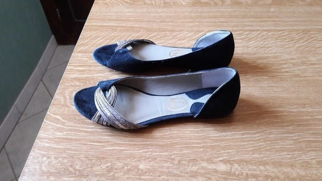 ASH Tout cuir très belles chaussures noires et argent P 36