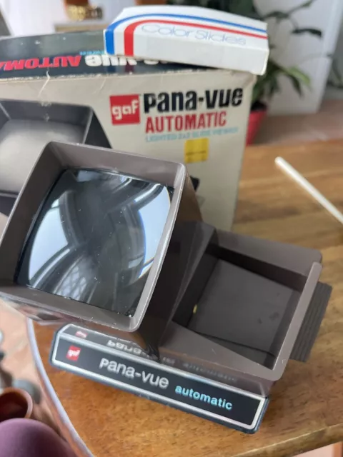 Vintage 70’s  GAF Pana-Vue Automatic Lighted 2x2 Slide Viewer W/Box