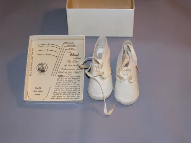 Vintage Mrs Day's Ideal Crib Baby Shoes in Original Box size 1 Great Pair USA