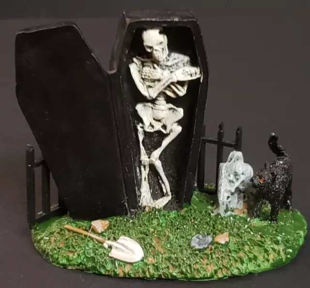 Lemax Spooky Town Halloween Village Spooky Graveyard 62201 Skeleton Coffin Cat