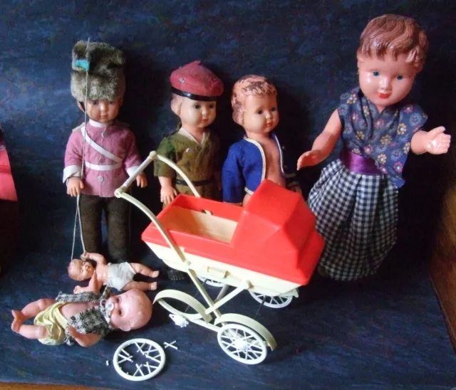 Lot de petites poupées en plastique vintage années 60