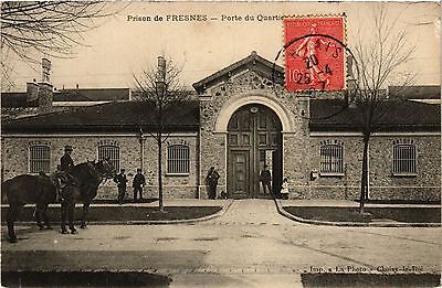 CPA MILITAIRE Prison de Fresnes-Porte du Quartier (317555)
