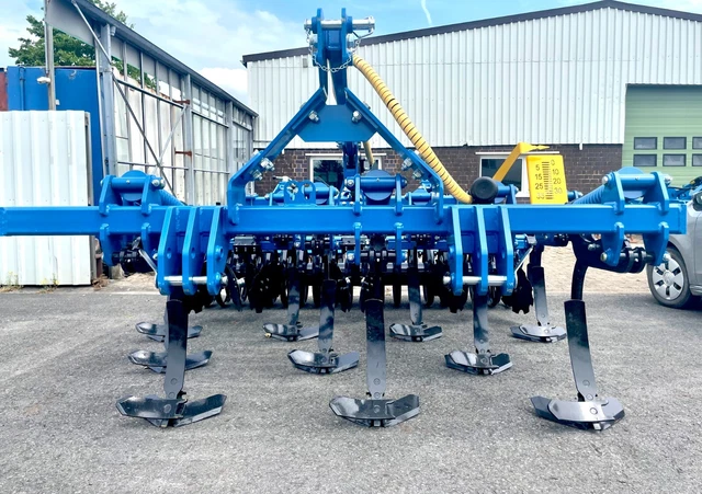 Mulchsaatgrubber hydraulisch mit Steinsicherung u. Walze /Striegel optional