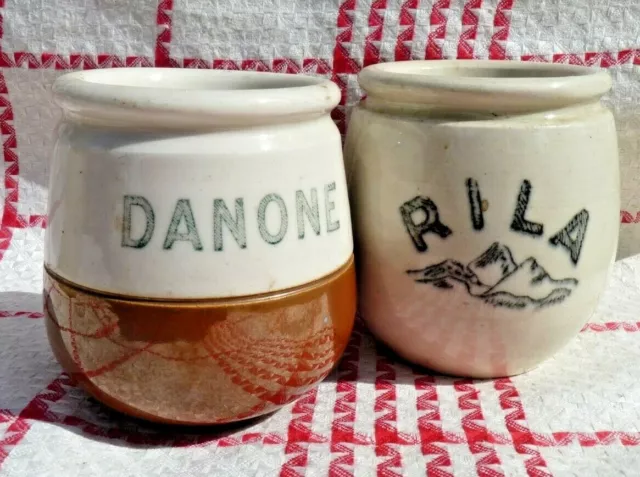 LOT DE 2 ANCIENS POTS A YAOURTS EN CÉRAMIQUE "DANONE ET RILA" vers 1900