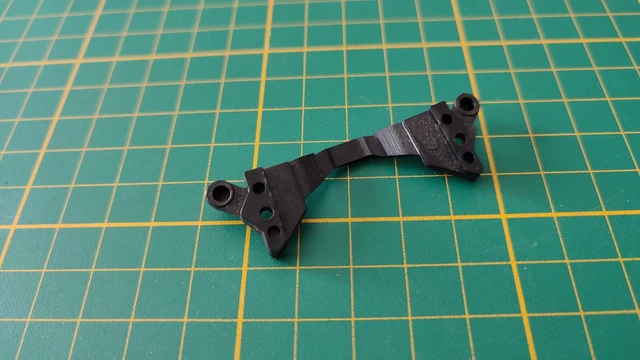 Châssis Inférieur Pour Miniature BMW 850i Maisto 1/18 - Pièce Détachée D'occasion, état Visible