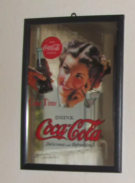 Cocacola Coca cola Spiegelbild Spiegel Bild Werbeschild Frau Flasche