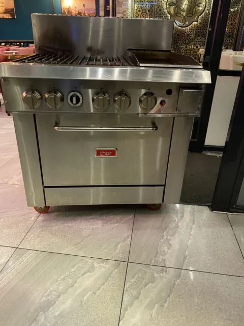 Thor Commercial Oven With 4 Burners And Flat Grill 2