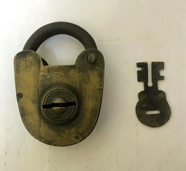 Ein Antikes Altes Messing & Eisen '8866888' Vorhängeschloss In...