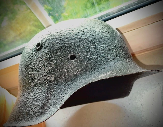 Wehrmacht- Stahlhelm original endkampf um berlin fund zustand gefundenCHARLOTTEN