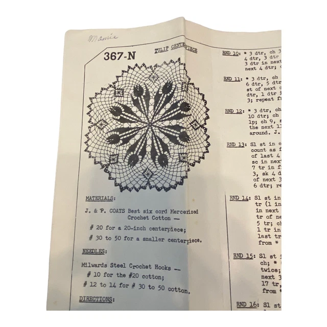 Pieza central de tulipán diseño doily crochet vintage década 1940