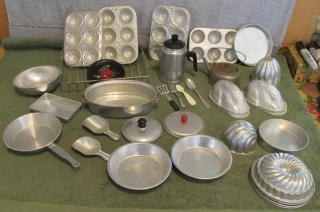 Vtg Child's Aluminum Play Dishes~Baking/Molds/Scoops~Dish Drainer~Lids~MUCH MORE