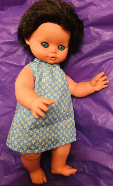 Bambola vintage anni '60 Furga Clone piccole lacrime - capelli marrone scuro e occhi blu brillante