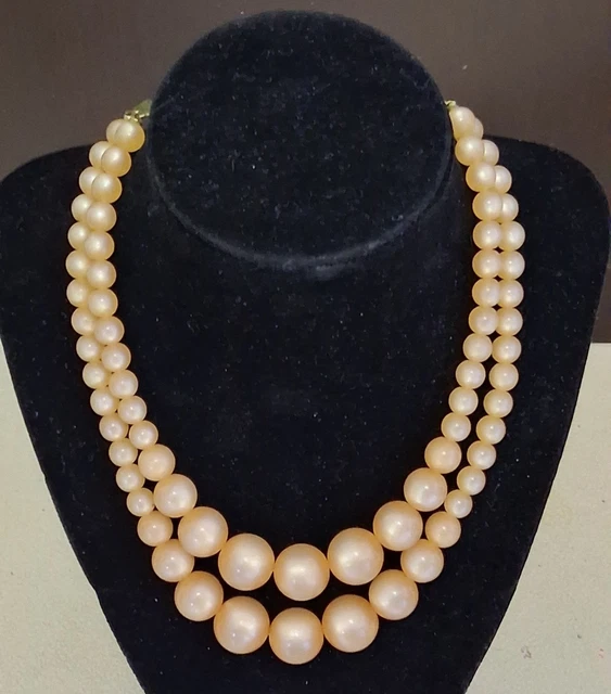 VINTAGE IRIDESCENT CREAM Graduated Beaded Layer Necklace 13.5