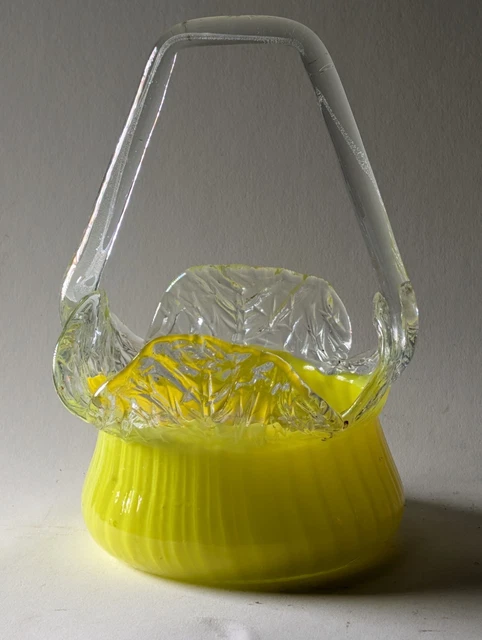 Jhd ANTIKER 19. JHD Victorian Glas Vase Glaskorb mit Henkel gelb evtl ...