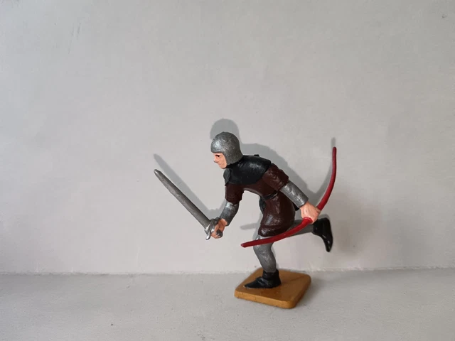 STARLUX MOYEN AGE (ref 6125) masse d'arme cape et bouclier cheval robe EUR 55,00 - FR