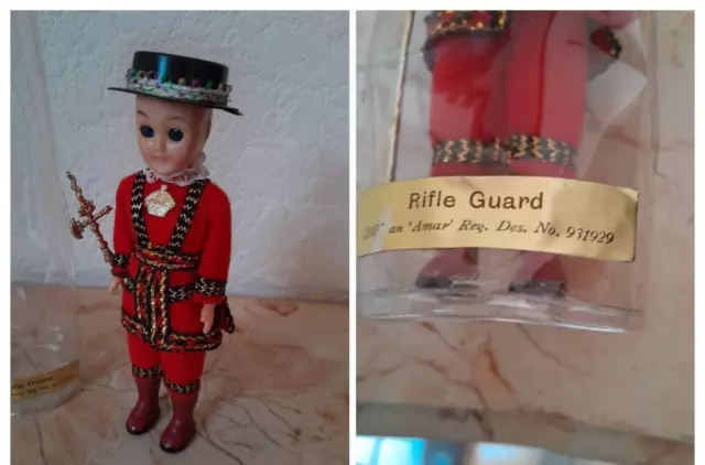 Ancienne poupée folklorique RIFLE GUARD N° 931929 dans sa boîte d'origine