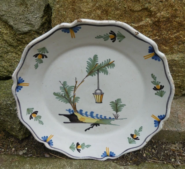 Assiette en faience de NEVERS 18ème décor de seau au bout d'une corde Révolution