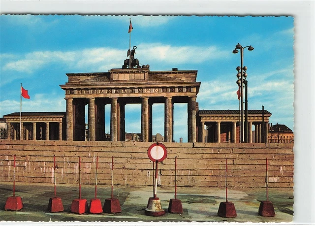 485212) AK Berlin -Blick auf das Brandenburger Tor nach dem 13.August 1961
