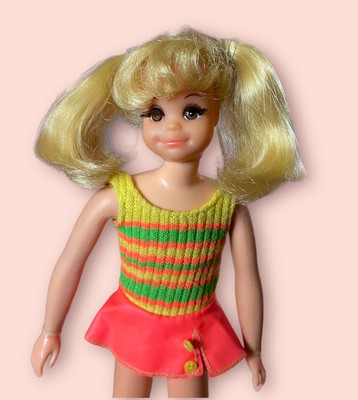 VINTAGE LIVING BARBIE and Living Skipper Fan Club Fashion Booklet (1970