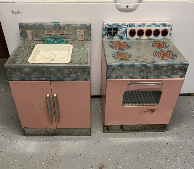 WOLVERINE RITE HITE child’s retro metal play kitchen set sink & oven