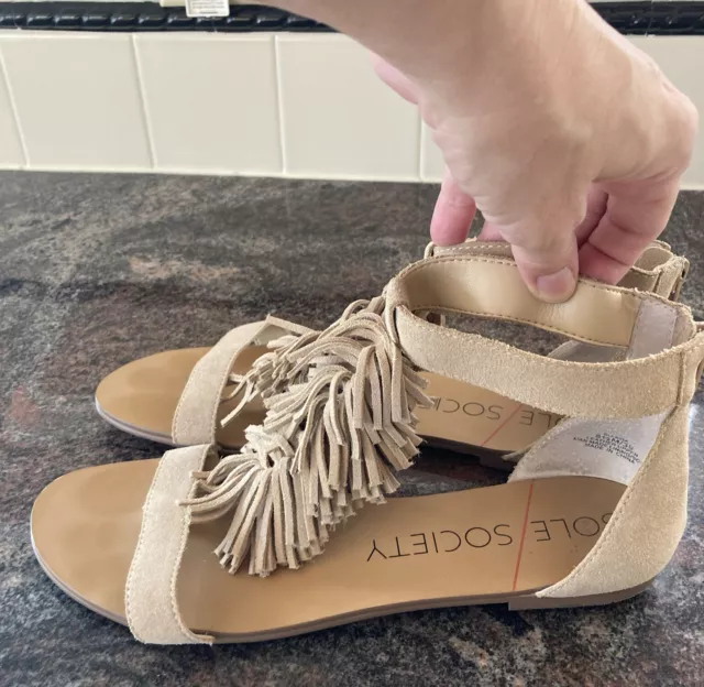 8.5 Sole Society Koa Beige Fringed Sandals Flats Suede Leather