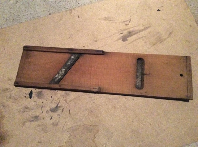 N° 13 OLD tool / OUTIL ANCIEN, Couperet de Boucher Feuille à Découpée