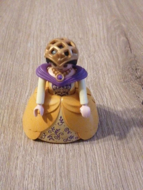 Playmobil – Lot De 34 Figurines De Reines (état D’occasion, Certaines Incomplètes)