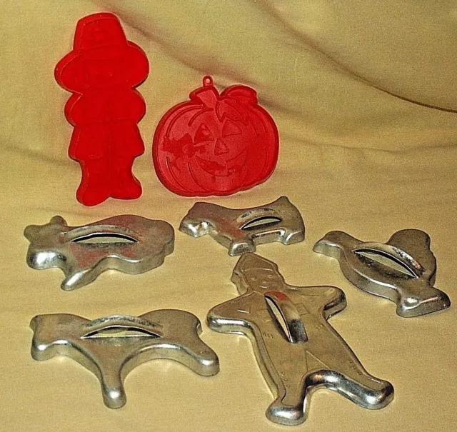 Cookie Cutter Set 7 Metal Plastic Hallmark Gingerbread Pilgrim Pumpkin Rabbit*