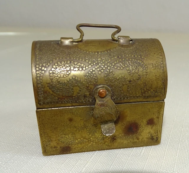 antike Miniatur Messing Truhe vermutlich handgearbeitet mit uriger Patina