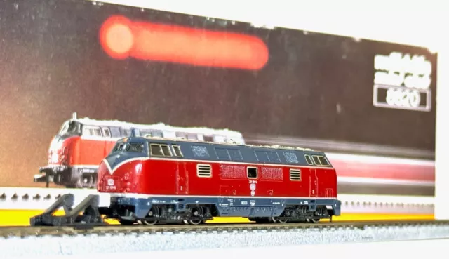 Märklin MiniClub 8820 - Diesellok BR221 der DB - Spur Z - 1:220 - OVP