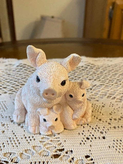 Stone Critters Mama Pig with babies figurine SC-543 no box
