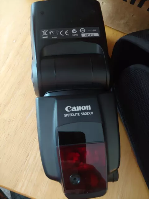 Great - Canon Speedlite 580EX II Shoe Mount Flash for Canon w/ Case