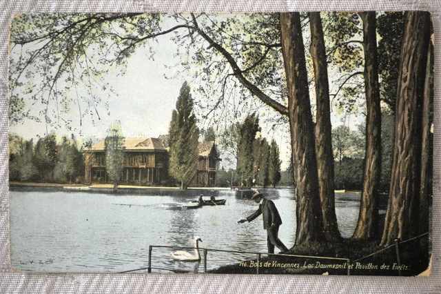 CPA ""BOIS DE VINCENNES - Lake Daumesnit and Pavillon des Forêts