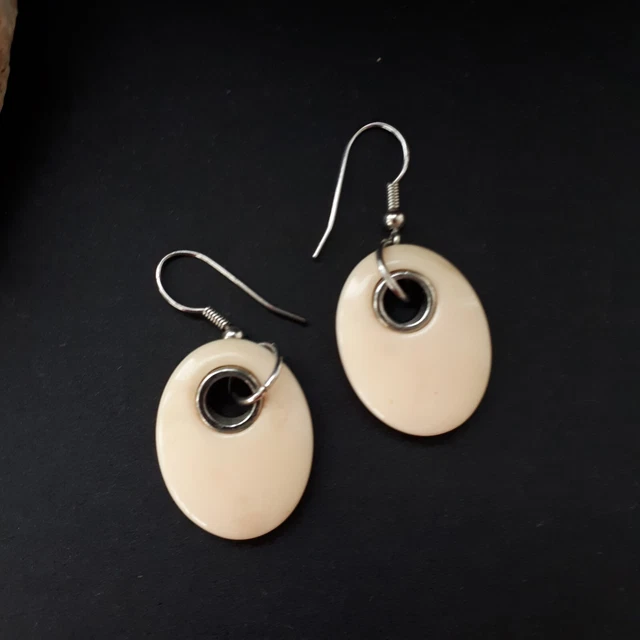 ORECCHINI RETRO CREMA OVALE Plastica, Ganci Pendenti Argento Tonificati, Regalo