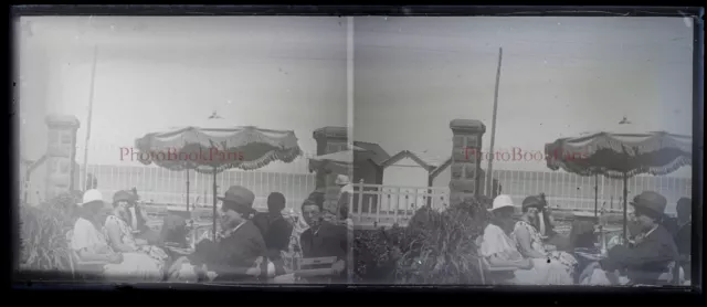 Famille au café Photo Plaque de verre c1930 NEGATIVE Stereo Vintage PL28L8n