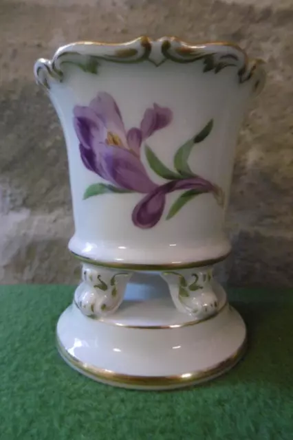 Meissen exklusive Füßchen Vase Bunte Blume I mit Goldrand ..................Top!