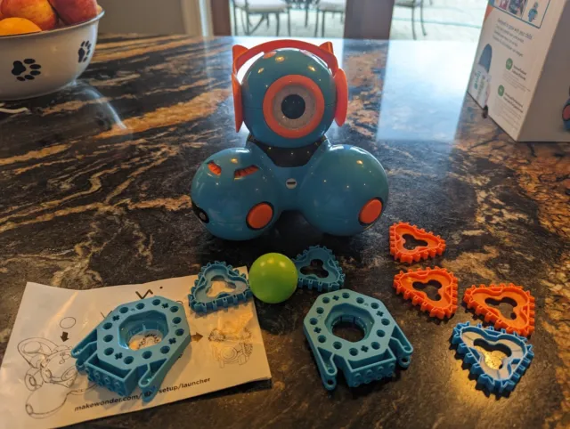 Wonder Workshop dash robot *COMES WITH CHARGER, CHALLENGE CARDS AND ACCESSORIES*