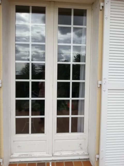 PORTE- FENETRE DOUBLE VITRAGE  en BOIS  PEINT  (n°4)