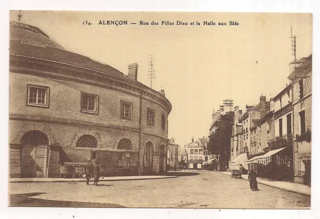 Alençon, Rue des Girls God et la Hall aux Wheat ---