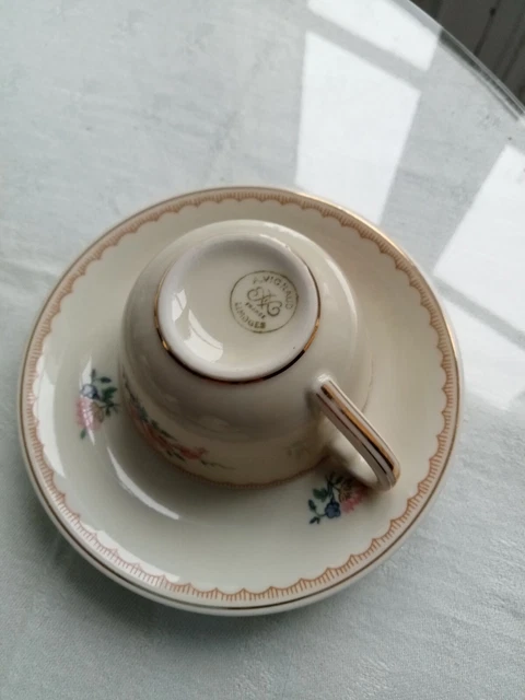 5 tasses et soucoupes à café moka en porcelaine Vignaud Limoges pâte celadon 3