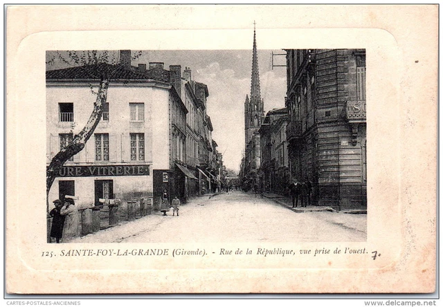 33 SAINTE FOY LA GRANDE - la rue de la republique depuis l'ouest