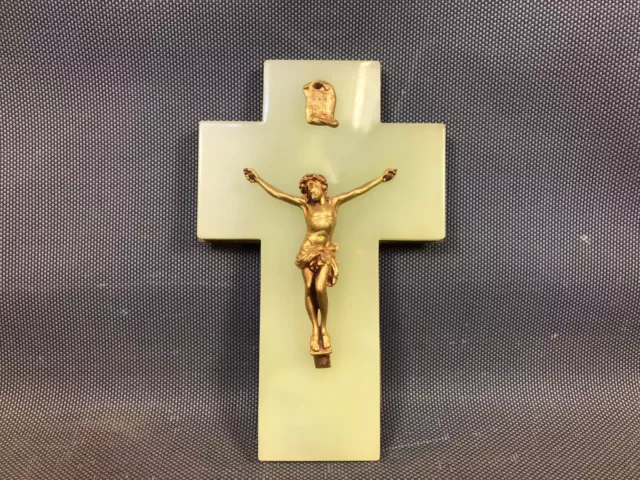 Ancien crucifix en onyx et laiton mural vintage objet religieux christianisme